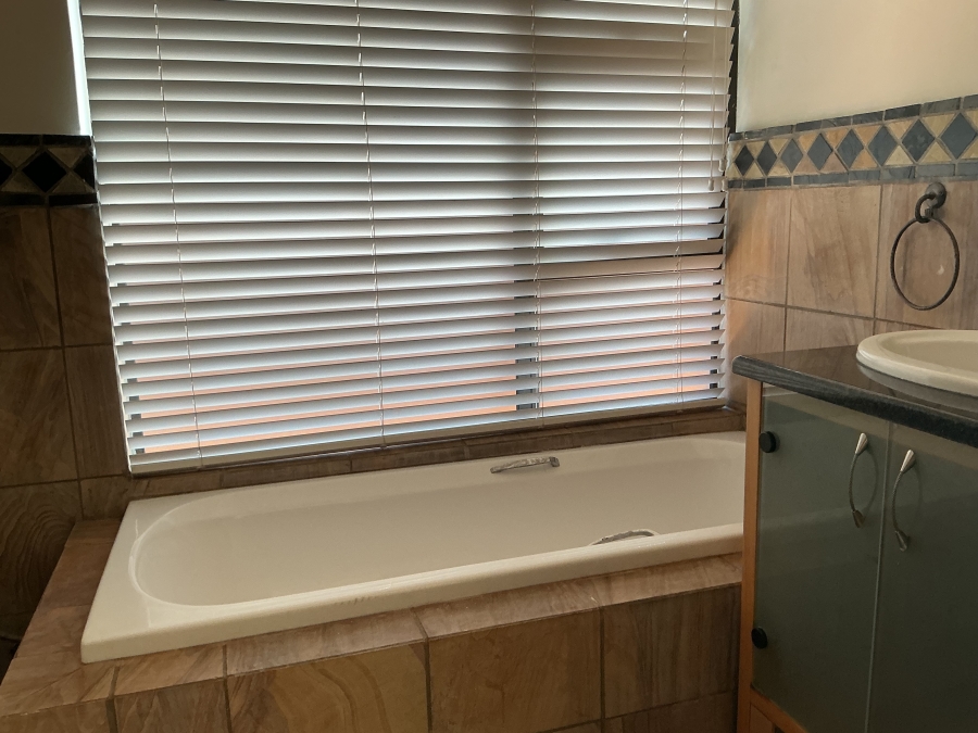 4 Bedroom Property for Sale in Pecanwood Estate North West